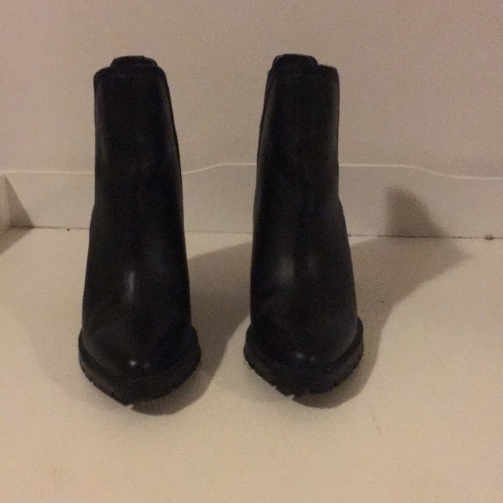 Sam Edelman black ankle boot with heel